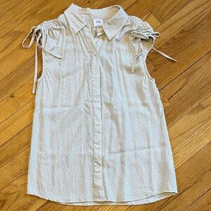 Croft and Barrow Cream Button Down Sleeveless Shirt